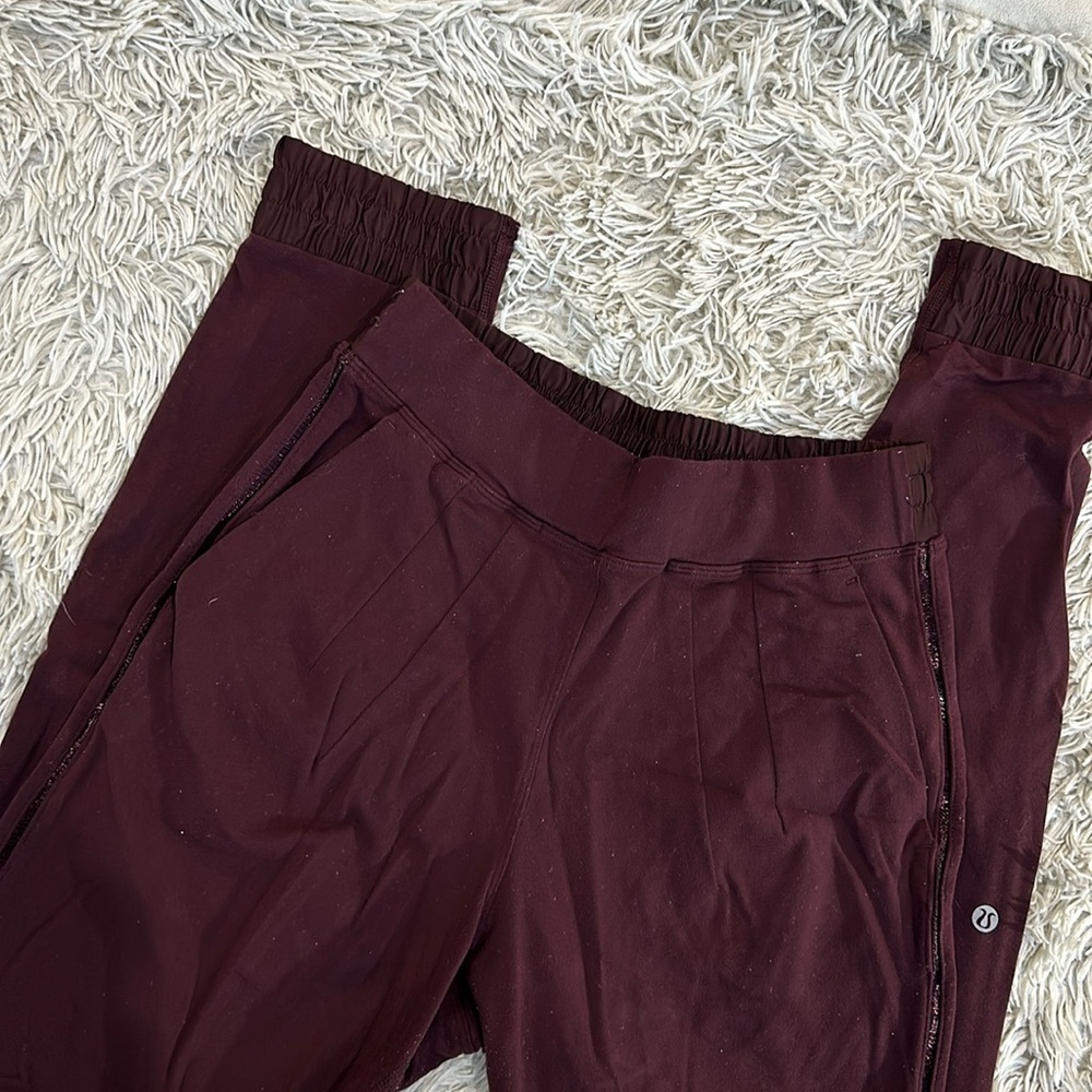 LULULEMON TROUSER JOGGER W/ MESH CUTOUTS